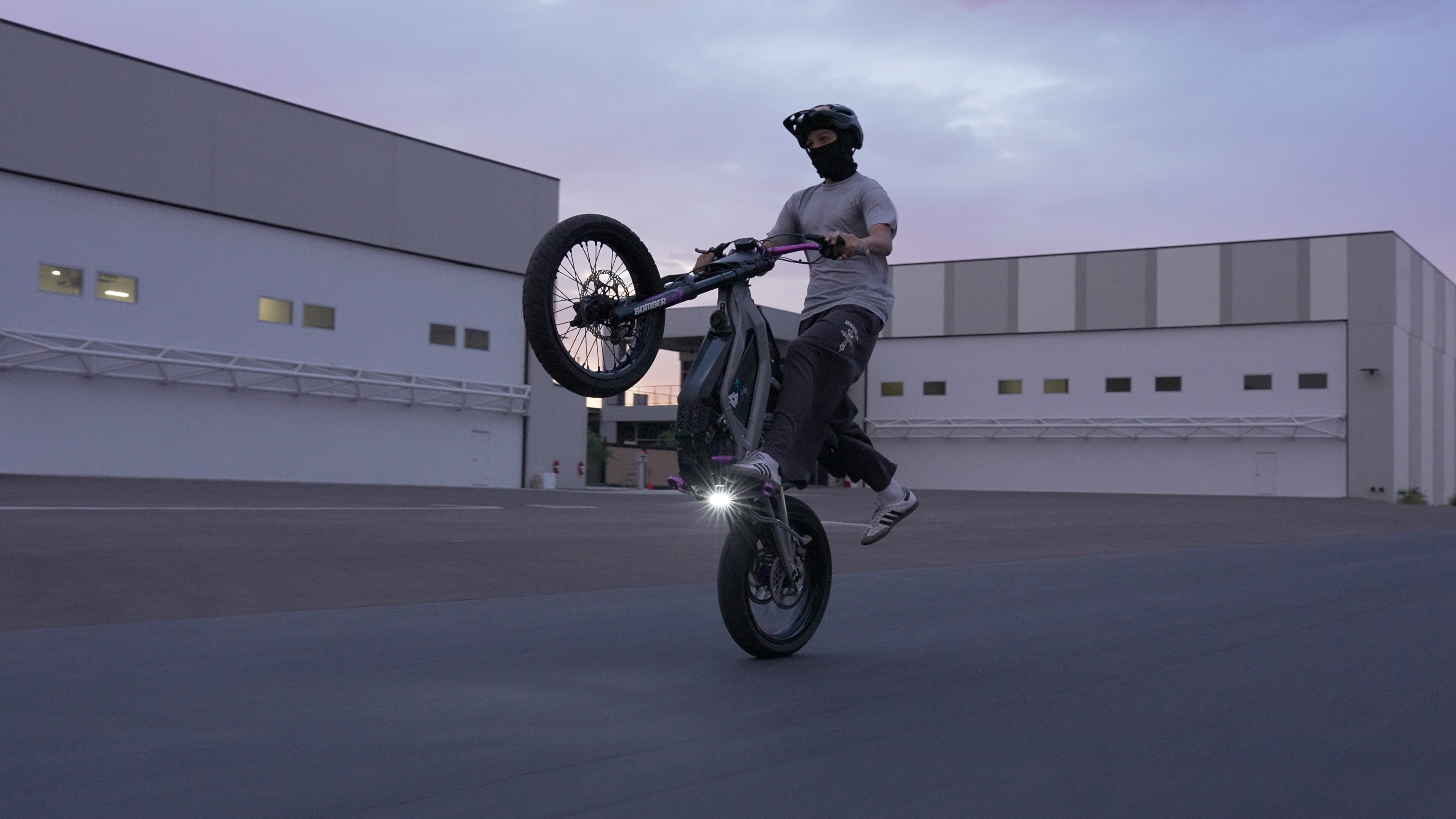 Lift Light: The First Peg Brace Wheelie Light for E-Motos